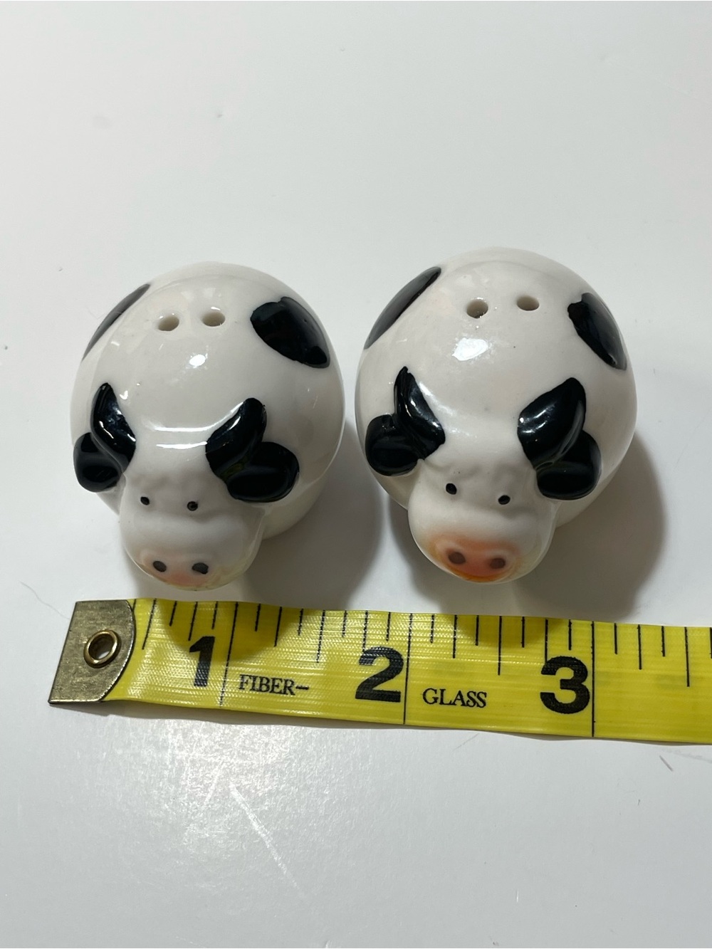 Cow Salt and Pepper Shakers - White and Black Like New - Picture 4 of 7